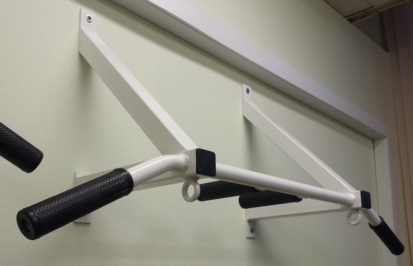 Турник дверной